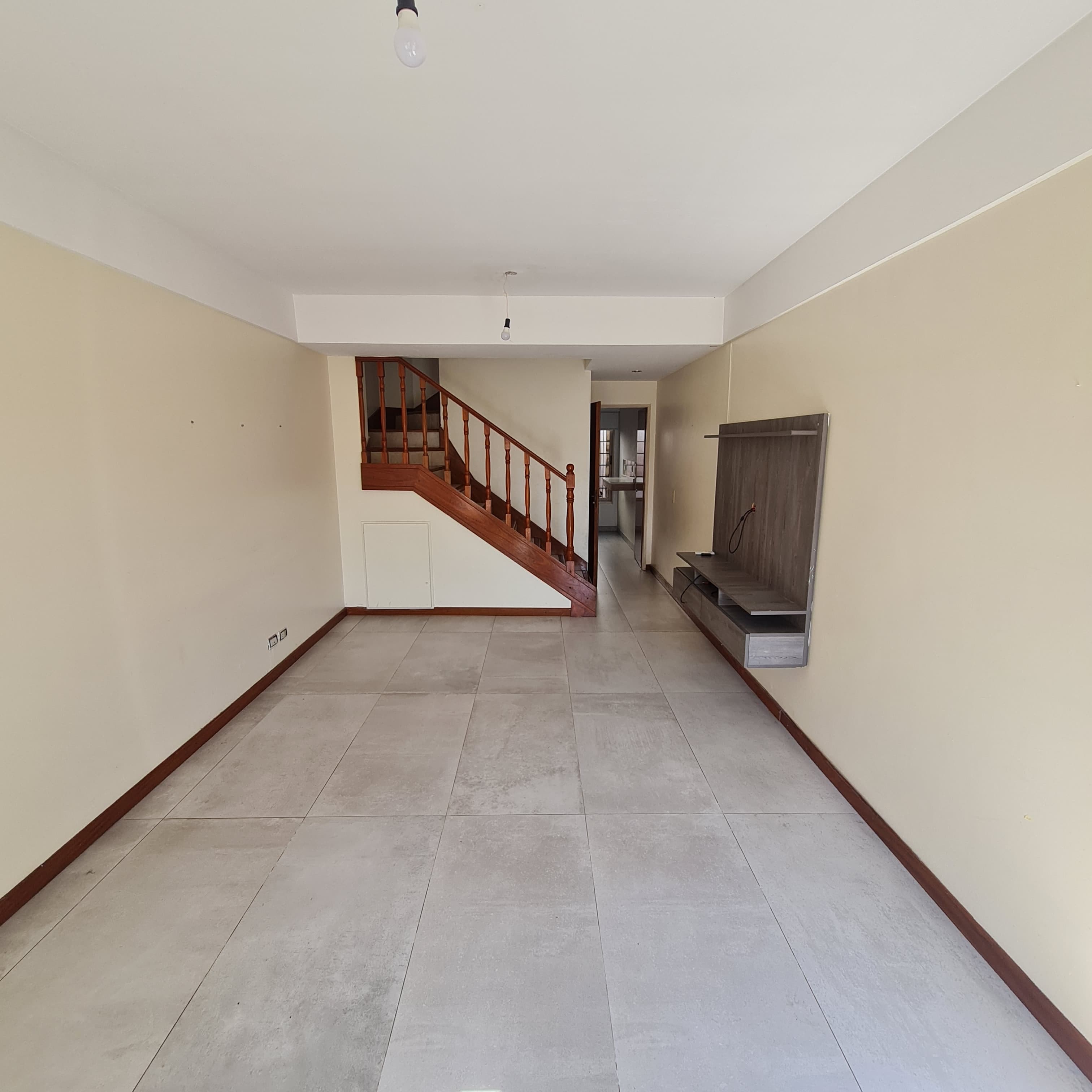 TRIPLEX 4 AMBIENTES COCHERA PATIO RAMOS MEJIA